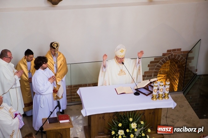 Zdjęcie w galerii na portalu naszraciborz.pl: Nie od nas się wszystko zaczęło - kaplica św. Tomasza Kantuaryjskiego na raciborskim zamku zn&oacute;w jaśnieje pełnym blaskiem wiadomości z regionu