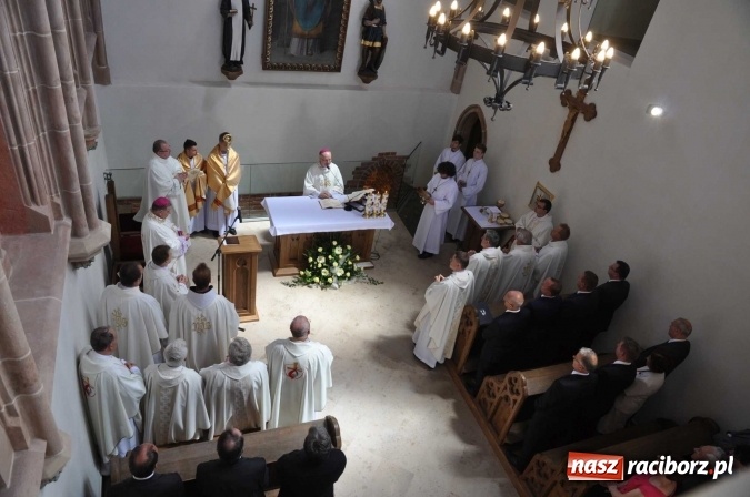 Zdjęcie w galerii na portalu naszraciborz.pl: Nie od nas się wszystko zaczęło - kaplica św. Tomasza Kantuaryjskiego na raciborskim zamku zn&oacute;w jaśnieje pełnym blaskiem wiadomości z regionu