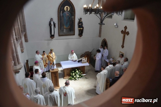 Zdjęcie w galerii na portalu naszraciborz.pl: Nie od nas się wszystko zaczęło - kaplica św. Tomasza Kantuaryjskiego na raciborskim zamku zn&oacute;w jaśnieje pełnym blaskiem wiadomości z regionu