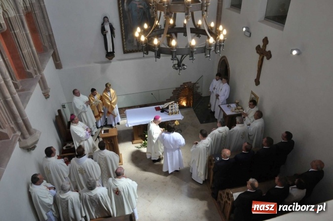Zdjęcie w galerii na portalu naszraciborz.pl: Nie od nas się wszystko zaczęło - kaplica św. Tomasza Kantuaryjskiego na raciborskim zamku zn&oacute;w jaśnieje pełnym blaskiem wiadomości z regionu
