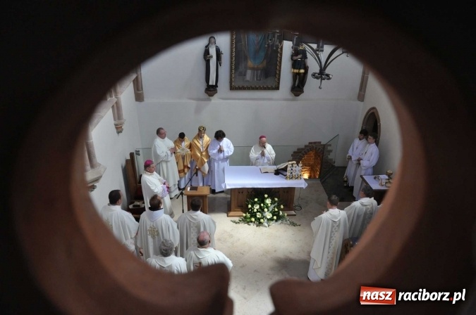 Zdjęcie w galerii na portalu naszraciborz.pl: Nie od nas się wszystko zaczęło - kaplica św. Tomasza Kantuaryjskiego na raciborskim zamku zn&oacute;w jaśnieje pełnym blaskiem wiadomości z regionu