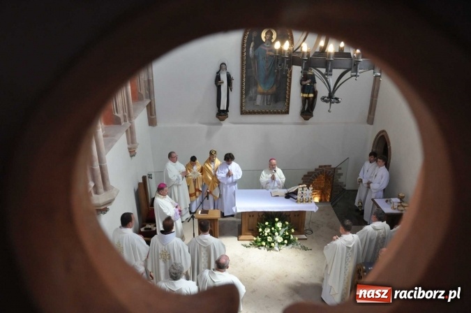 Zdjęcie w galerii na portalu naszraciborz.pl: Nie od nas się wszystko zaczęło - kaplica św. Tomasza Kantuaryjskiego na raciborskim zamku zn&oacute;w jaśnieje pełnym blaskiem wiadomości z regionu