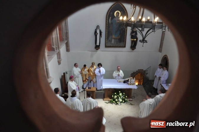 Zdjęcie w galerii na portalu naszraciborz.pl: Nie od nas się wszystko zaczęło - kaplica św. Tomasza Kantuaryjskiego na raciborskim zamku zn&oacute;w jaśnieje pełnym blaskiem wiadomości z regionu