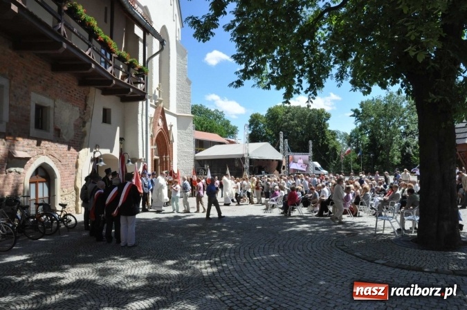 Zdjęcie w galerii na portalu naszraciborz.pl: Nie od nas się wszystko zaczęło - kaplica św. Tomasza Kantuaryjskiego na raciborskim zamku zn&oacute;w jaśnieje pełnym blaskiem wiadomości z regionu