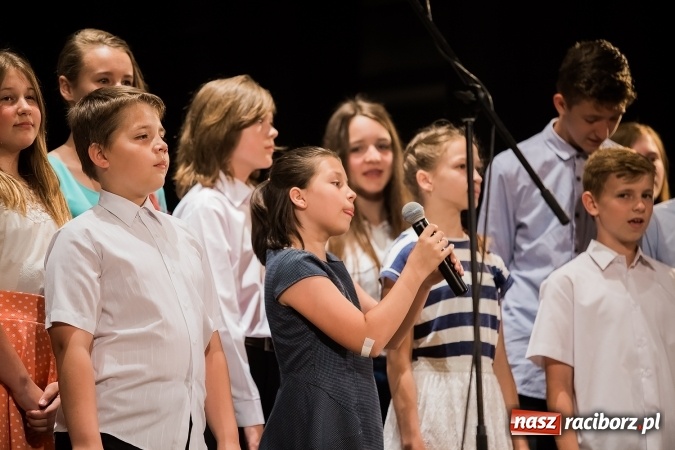 Zdjęcie w galerii na portalu naszraciborz.pl: Najlepsi uczniowie SP 15 nagrodzeni wiadomości z regionu