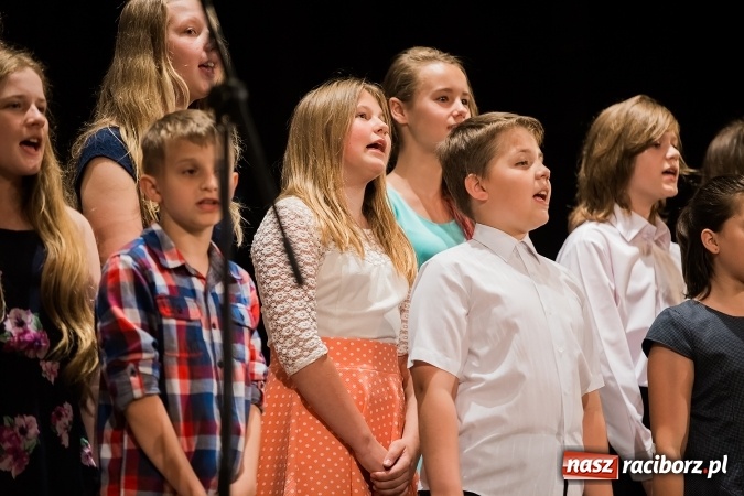 Zdjęcie w galerii na portalu naszraciborz.pl: Najlepsi uczniowie SP 15 nagrodzeni wiadomości z regionu