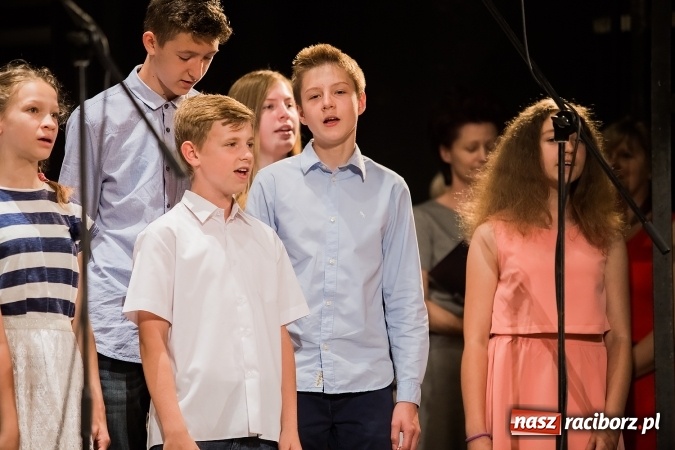 Zdjęcie w galerii na portalu naszraciborz.pl: Najlepsi uczniowie SP 15 nagrodzeni wiadomości z regionu