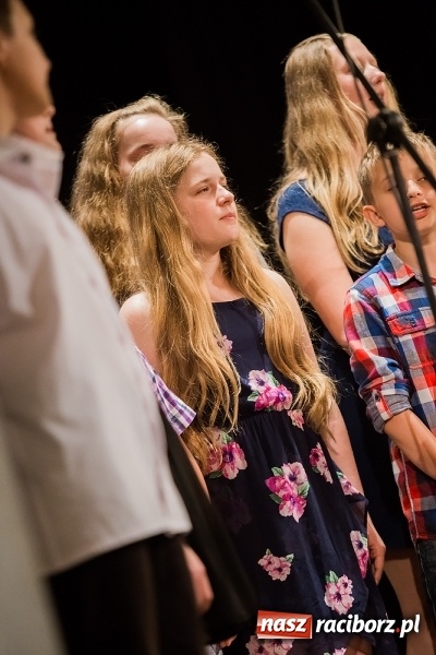 Zdjęcie w galerii na portalu naszraciborz.pl: Najlepsi uczniowie SP 15 nagrodzeni wiadomości z regionu