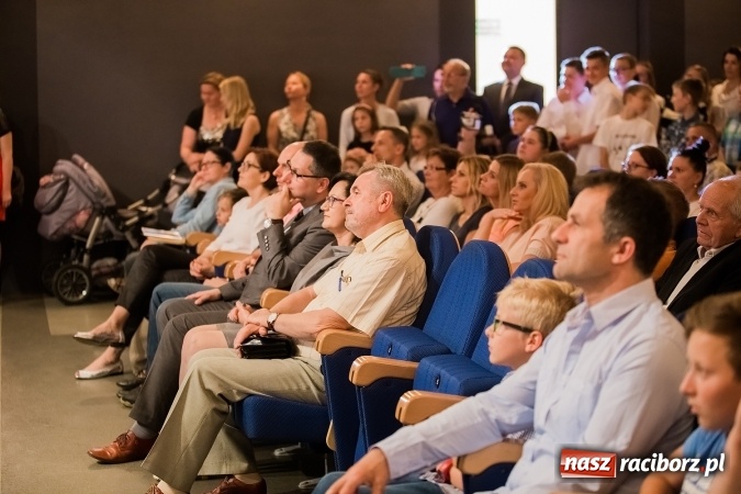 Zdjęcie w galerii na portalu naszraciborz.pl: Najlepsi uczniowie SP 15 nagrodzeni wiadomości z regionu