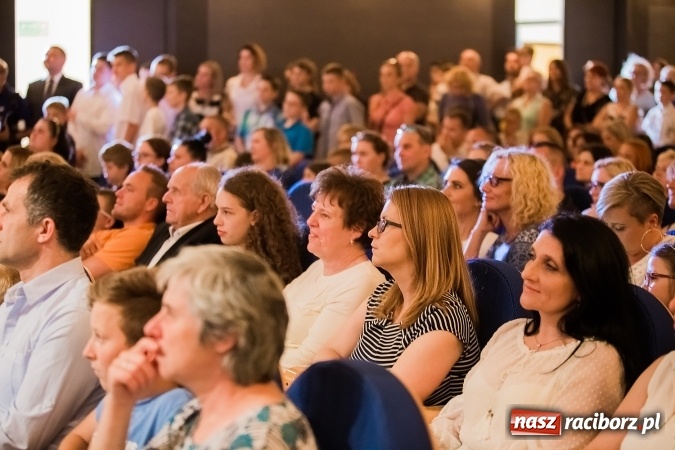 Zdjęcie w galerii na portalu naszraciborz.pl: Najlepsi uczniowie SP 15 nagrodzeni wiadomości z regionu