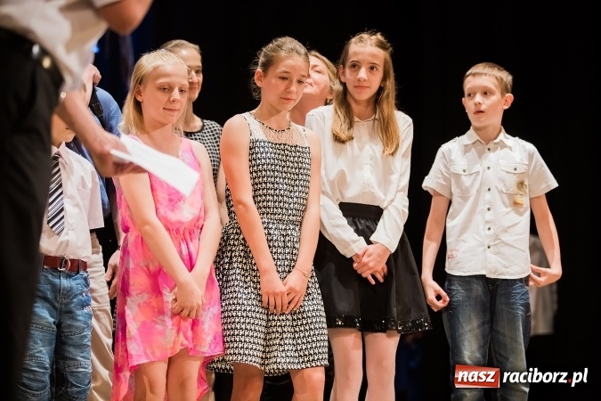 Zdjęcie w galerii na portalu naszraciborz.pl: Najlepsi uczniowie SP 15 nagrodzeni wiadomości z regionu