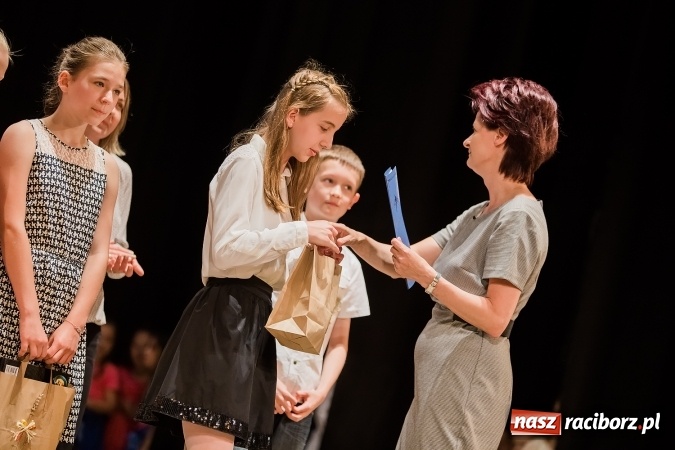 Zdjęcie w galerii na portalu naszraciborz.pl: Najlepsi uczniowie SP 15 nagrodzeni wiadomości z regionu