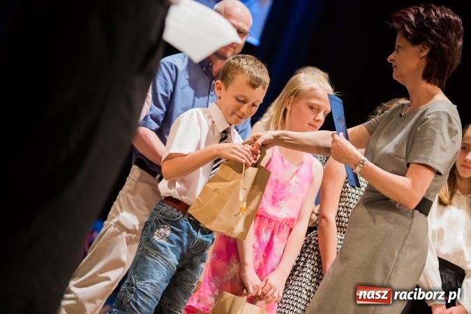 Zdjęcie w galerii na portalu naszraciborz.pl: Najlepsi uczniowie SP 15 nagrodzeni wiadomości z regionu