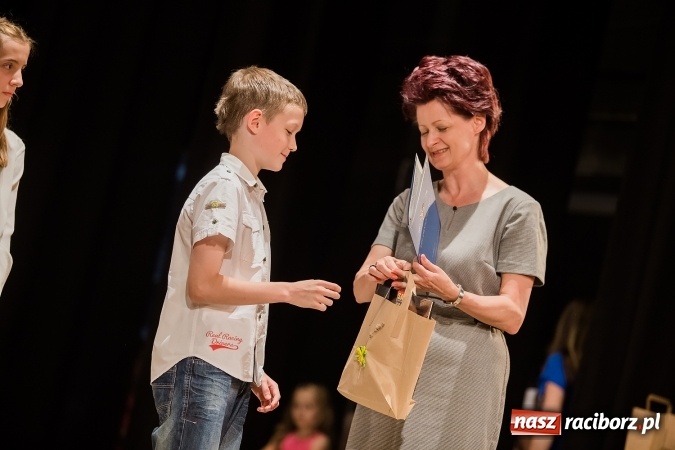 Zdjęcie w galerii na portalu naszraciborz.pl: Najlepsi uczniowie SP 15 nagrodzeni wiadomości z regionu