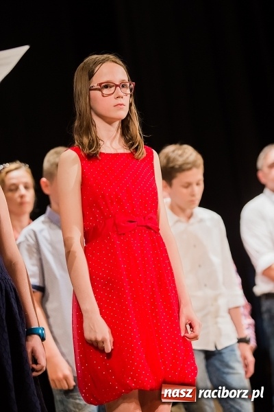 Zdjęcie w galerii na portalu naszraciborz.pl: Najlepsi uczniowie SP 15 nagrodzeni wiadomości z regionu