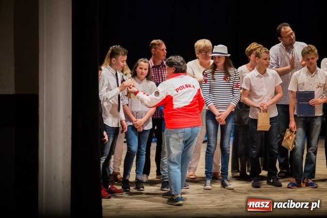 Zdjęcie w galerii na portalu naszraciborz.pl: Najlepsi uczniowie SP 15 nagrodzeni wiadomości z regionu