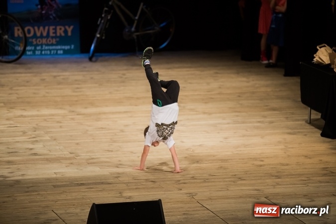 Zdjęcie w galerii na portalu naszraciborz.pl: Najlepsi uczniowie SP 15 nagrodzeni wiadomości z regionu