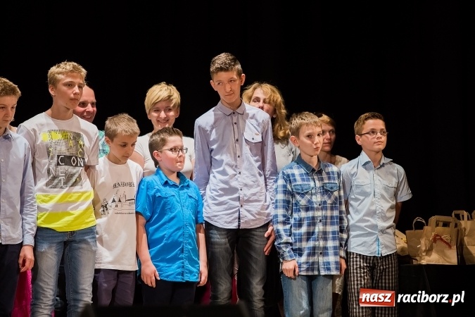 Zdjęcie w galerii na portalu naszraciborz.pl: Najlepsi uczniowie SP 15 nagrodzeni wiadomości z regionu