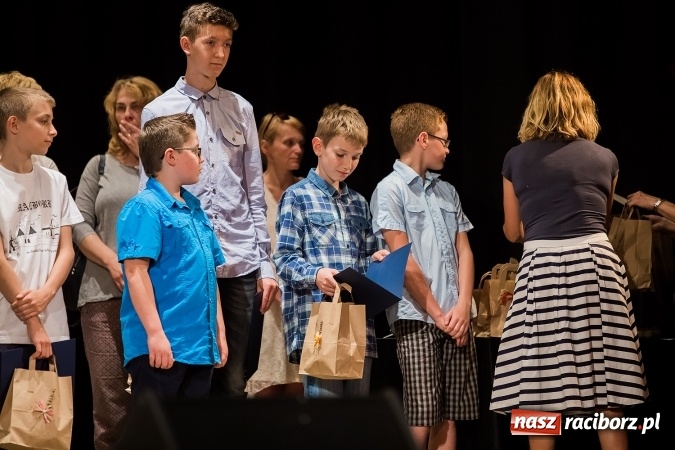 Zdjęcie w galerii na portalu naszraciborz.pl: Najlepsi uczniowie SP 15 nagrodzeni wiadomości z regionu