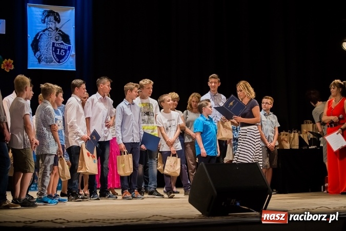 Zdjęcie w galerii na portalu naszraciborz.pl: Najlepsi uczniowie SP 15 nagrodzeni wiadomości z regionu