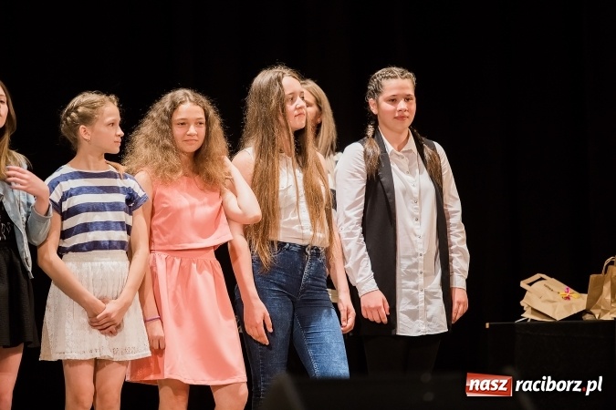 Zdjęcie w galerii na portalu naszraciborz.pl: Najlepsi uczniowie SP 15 nagrodzeni wiadomości z regionu