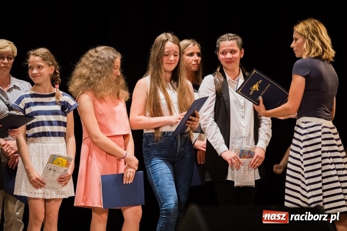 Zdjęcie w galerii na portalu naszraciborz.pl: Najlepsi uczniowie SP 15 nagrodzeni wiadomości z regionu