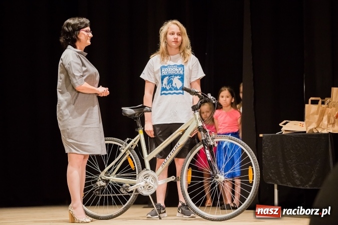 Zdjęcie w galerii na portalu naszraciborz.pl: Najlepsi uczniowie SP 15 nagrodzeni wiadomości z regionu