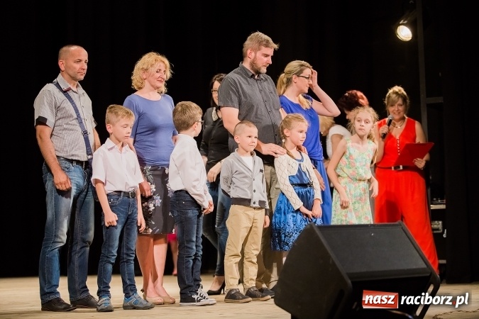 Zdjęcie w galerii na portalu naszraciborz.pl: Najlepsi uczniowie SP 15 nagrodzeni wiadomości z regionu