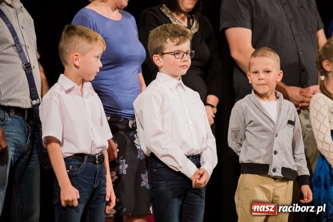 Zdjęcie w galerii na portalu naszraciborz.pl: Najlepsi uczniowie SP 15 nagrodzeni wiadomości z regionu