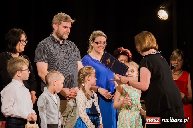 Zdjęcie w galerii na portalu naszraciborz.pl: Najlepsi uczniowie SP 15 nagrodzeni wiadomości z regionu