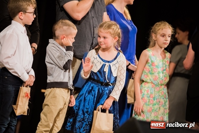 Zdjęcie w galerii na portalu naszraciborz.pl: Najlepsi uczniowie SP 15 nagrodzeni wiadomości z regionu