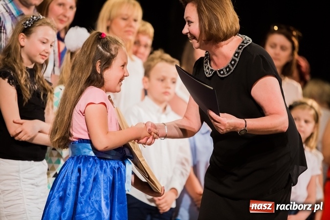 Zdjęcie w galerii na portalu naszraciborz.pl: Najlepsi uczniowie SP 15 nagrodzeni wiadomości z regionu