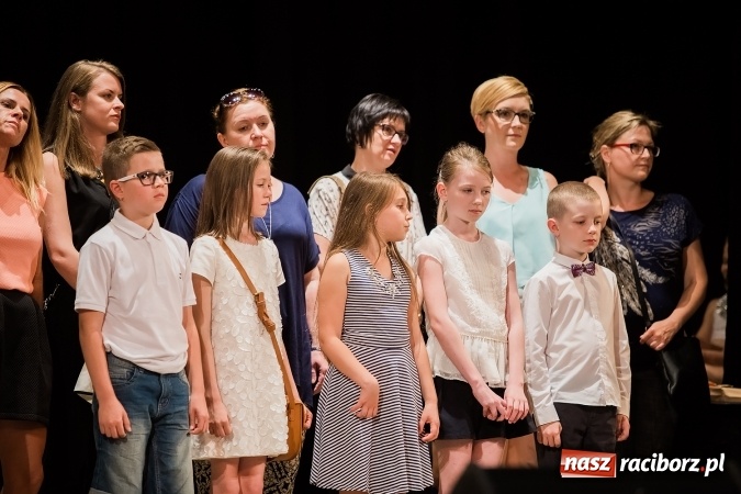 Zdjęcie w galerii na portalu naszraciborz.pl: Najlepsi uczniowie SP 15 nagrodzeni wiadomości z regionu