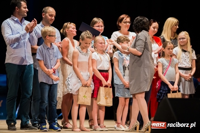 Zdjęcie w galerii na portalu naszraciborz.pl: Najlepsi uczniowie SP 15 nagrodzeni wiadomości z regionu