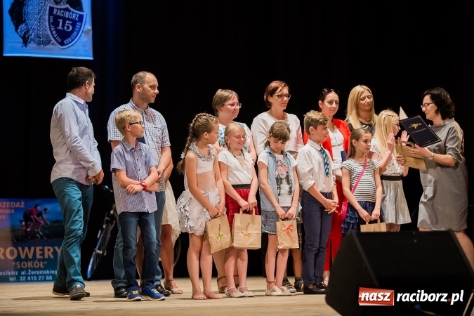 Zdjęcie w galerii na portalu naszraciborz.pl: Najlepsi uczniowie SP 15 nagrodzeni wiadomości z regionu