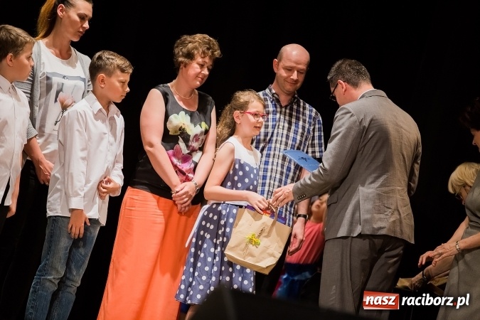 Zdjęcie w galerii na portalu naszraciborz.pl: Najlepsi uczniowie SP 15 nagrodzeni wiadomości z regionu