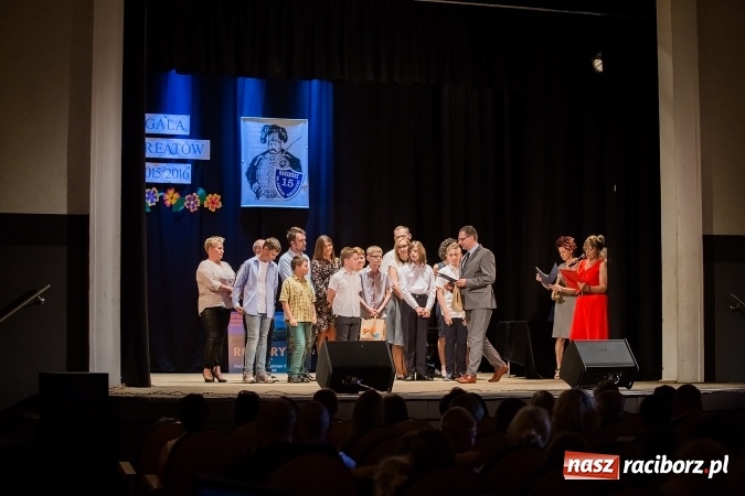 Zdjęcie w galerii na portalu naszraciborz.pl: Najlepsi uczniowie SP 15 nagrodzeni wiadomości z regionu