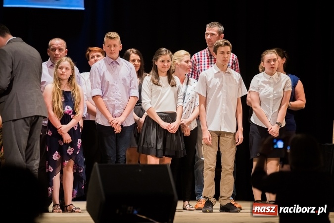 Zdjęcie w galerii na portalu naszraciborz.pl: Najlepsi uczniowie SP 15 nagrodzeni wiadomości z regionu