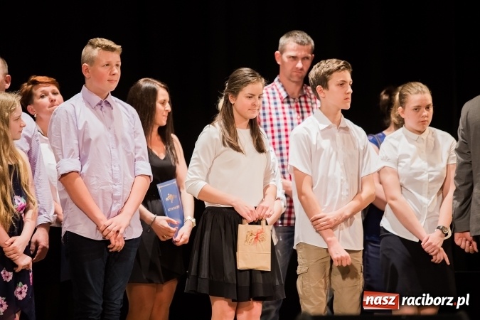 Zdjęcie w galerii na portalu naszraciborz.pl: Najlepsi uczniowie SP 15 nagrodzeni wiadomości z regionu