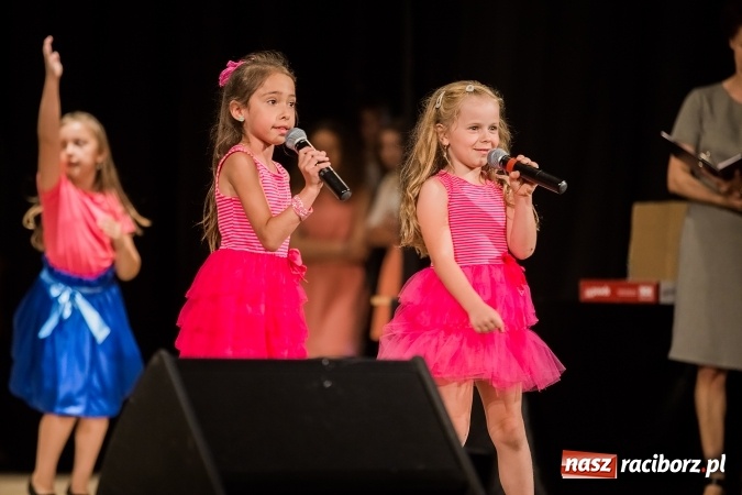 Zdjęcie w galerii na portalu naszraciborz.pl: Najlepsi uczniowie SP 15 nagrodzeni wiadomości z regionu