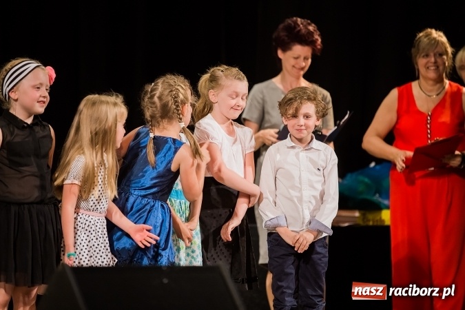 Zdjęcie w galerii na portalu naszraciborz.pl: Najlepsi uczniowie SP 15 nagrodzeni wiadomości z regionu