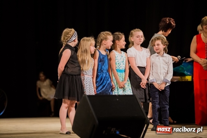 Zdjęcie w galerii na portalu naszraciborz.pl: Najlepsi uczniowie SP 15 nagrodzeni wiadomości z regionu