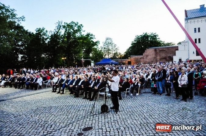 Zdjęcie w galerii na portalu naszraciborz.pl: Elita zajęła najlepsze miejsca a potem wyszła! Gorzkie słowa raciborzanki o naszych włodarzach wiadomości z regionu