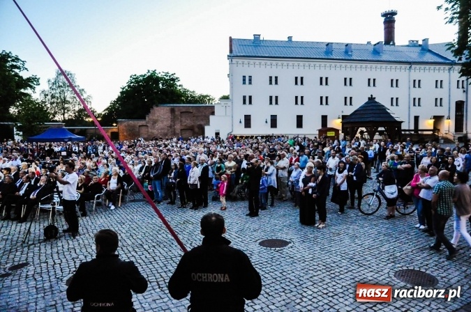 Zdjęcie w galerii na portalu naszraciborz.pl: Elita zajęła najlepsze miejsca a potem wyszła! Gorzkie słowa raciborzanki o naszych włodarzach wiadomości z regionu