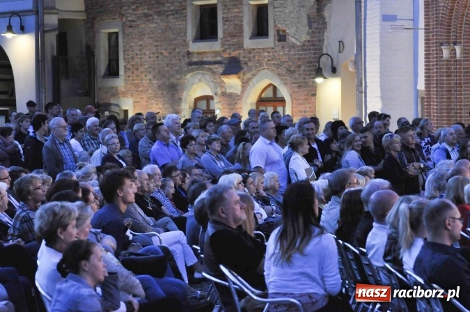 Zdjęcie w galerii na portalu naszraciborz.pl: Elita zajęła najlepsze miejsca a potem wyszła! Gorzkie słowa raciborzanki o naszych włodarzach wiadomości z regionu