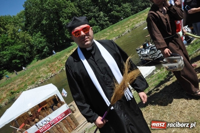 Zdjęcie w galerii na portalu naszraciborz.pl: PŁYWADŁO 2016 - 1050 lat chrztu uczcić chcemy, z weselem Odrą i Rudą płyniemy FOTO I WIDEO wiadomości z regionu