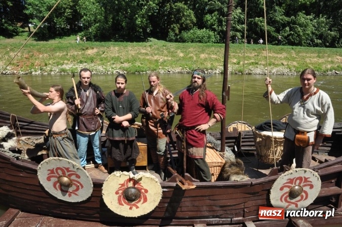 Zdjęcie w galerii na portalu naszraciborz.pl: PŁYWADŁO 2016 - 1050 lat chrztu uczcić chcemy, z weselem Odrą i Rudą płyniemy FOTO I WIDEO wiadomości z regionu
