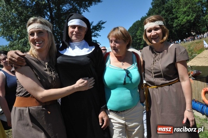 Zdjęcie w galerii na portalu naszraciborz.pl: PŁYWADŁO 2016 - 1050 lat chrztu uczcić chcemy, z weselem Odrą i Rudą płyniemy FOTO I WIDEO wiadomości z regionu