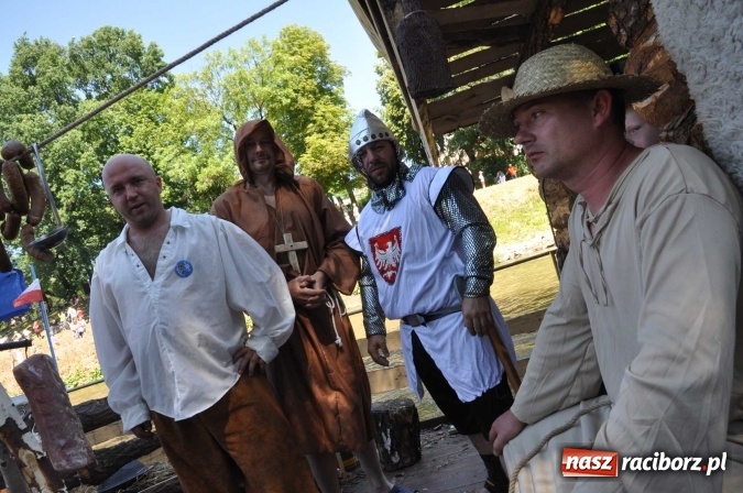 Zdjęcie w galerii na portalu naszraciborz.pl: PŁYWADŁO 2016 - 1050 lat chrztu uczcić chcemy, z weselem Odrą i Rudą płyniemy FOTO I WIDEO wiadomości z regionu