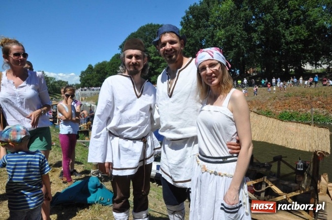 Zdjęcie w galerii na portalu naszraciborz.pl: PŁYWADŁO 2016 - 1050 lat chrztu uczcić chcemy, z weselem Odrą i Rudą płyniemy FOTO I WIDEO wiadomości z regionu